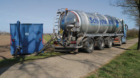 Cumela waarschuwt mesttransporteurs en mestverwerkers dat ze niet klakkeloos alle mest moeten ophalen bij varkenshouders en melkveehouders met een mestoverschot. Foto ter illustratie.