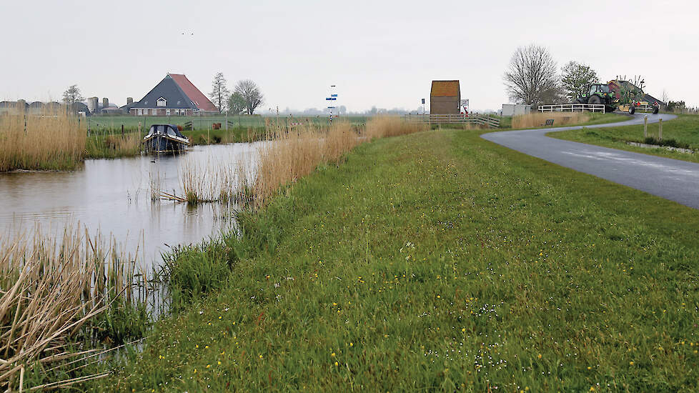 Het Friese veenweidegebied kampt met ernstige bodemdaling, een proces dat door vernatting kan worden vertraagd.