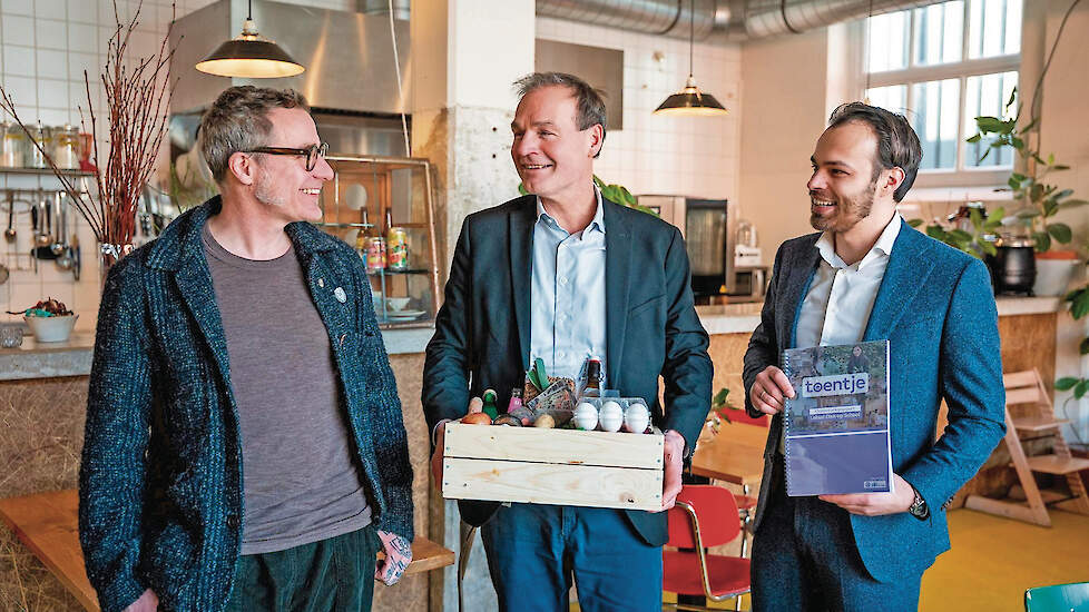 Dagelijkse, gezonde en lokaal geproduceerde schoolmaaltijden leiden tot betere gezondheid, hogere leerprestaties en meer kansengelijkheid in het basisonderwijs. Zo valt in het rapport &lsquo;Lokaal eten op school&rsquo; te lezen.