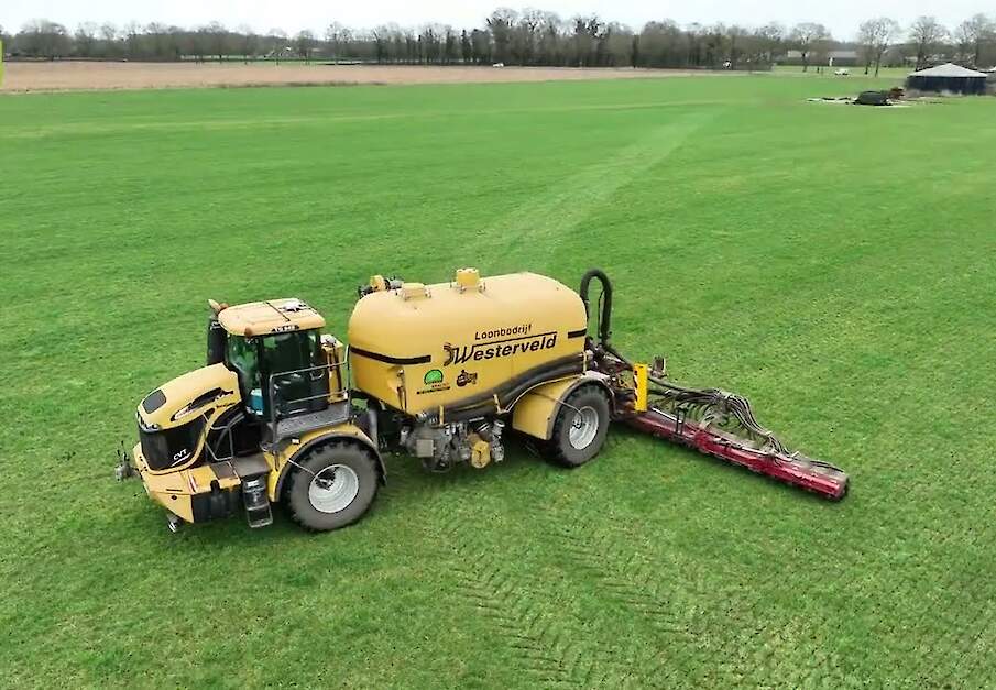 Loonbedrijf Westerveld uit Breedenbroek met de Challenger Terra Gator TG 845 CVT