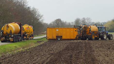 Mest road train Loonbedrijf B. Scheper B.V. Trekkerweb