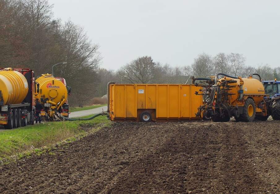 Mest road train Loonbedrijf B. Scheper B.V. Trekkerweb