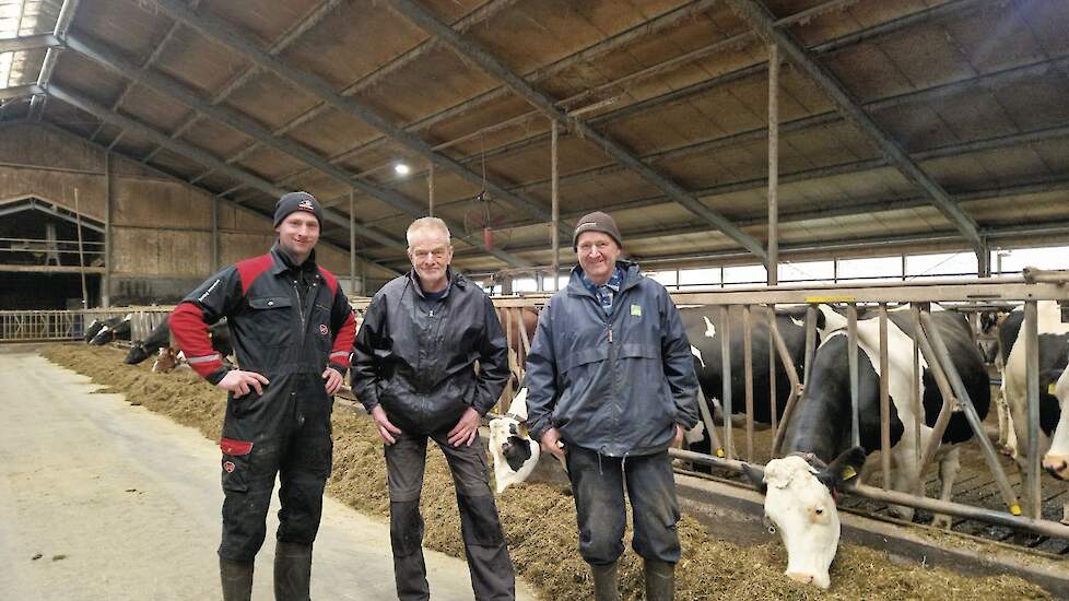Bas Ubbink, Marcel te Bogt en Arnold te Bogt in de stal bij de melkkoeien