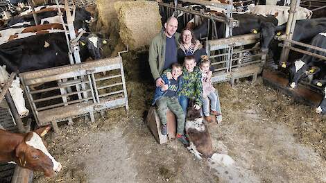 Bart en Jos&eacute; Eikelenboom met hun gezin