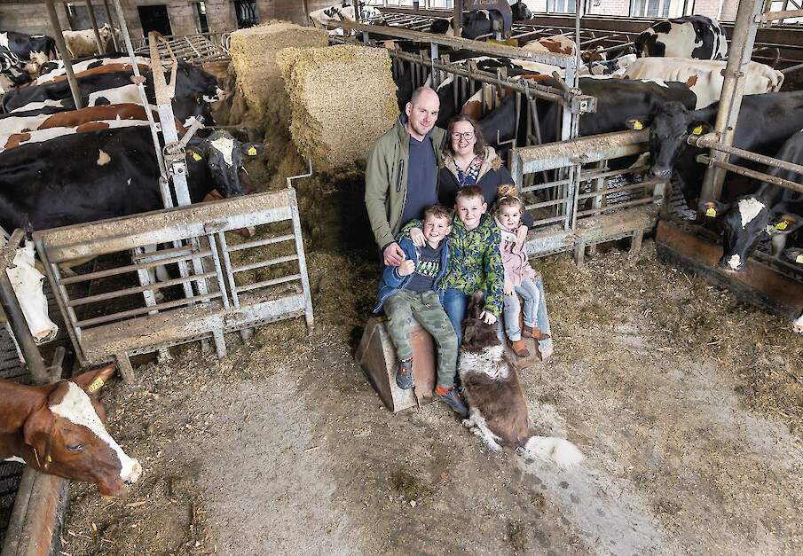 Bart en Jos&eacute; Eikelenboom met hun gezin