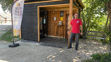 Opvolger Marcel van Wanroij uit Oploo (NB) voor hun kipautomaat.