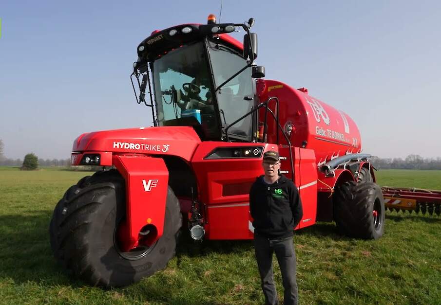 Loonbedrijf te Bokkel Aalten met de nieuwe Vervaet vijf wieler