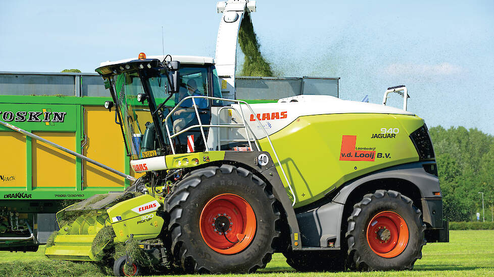 De nieuwe Claas Jaguar 940 in actie.