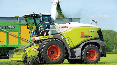De nieuwe Claas Jaguar 940 in actie.