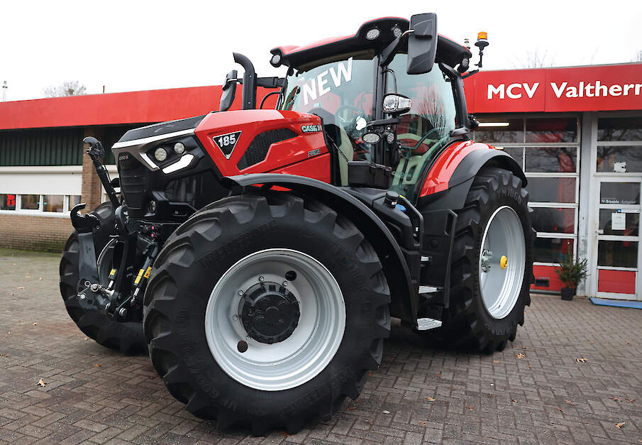 De nieuwe Standard Wheelbase-trekkers van CNH zijn op tournee geweest langs de Nederlandse dealers. Hier staat de Puma bij MCV in Valthermond.