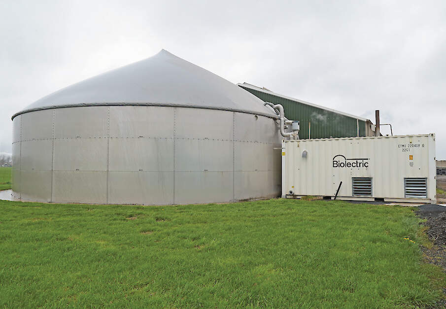 Paul Blokker is actief op zoek op welke manier hij met zijn mest omgaat als hij investeert in een monomestvergister.