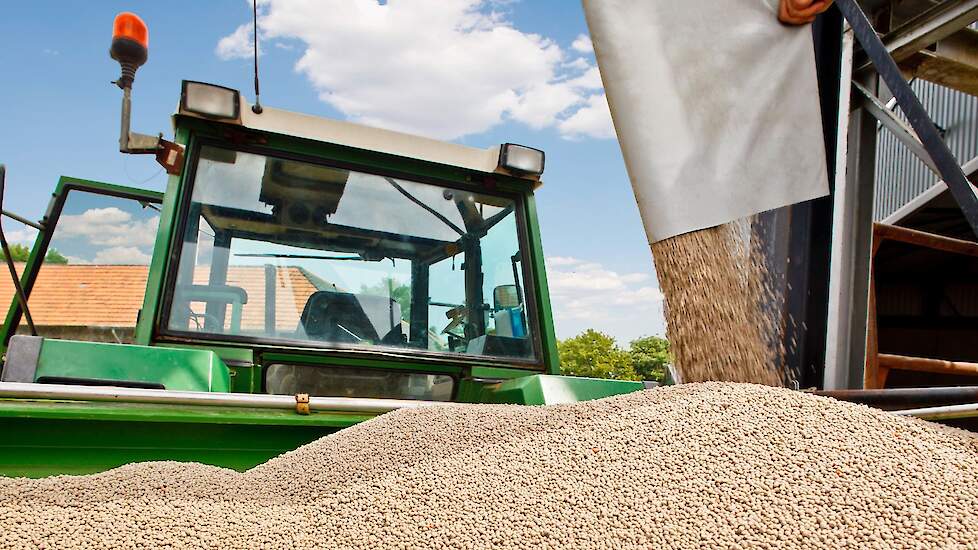 Nutramon loopt uit silo in strooier