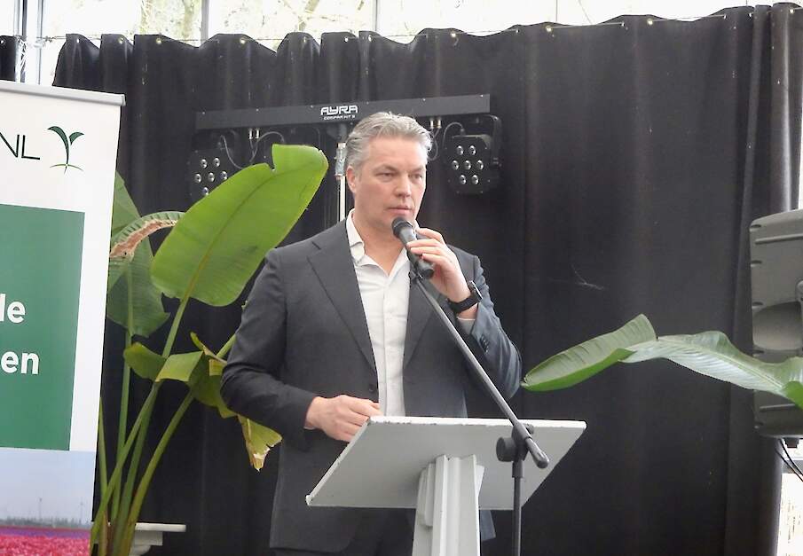 Voorzitter Nico Stuijt spreekt tijdens de jaarbijeenkomst van CropLife NL