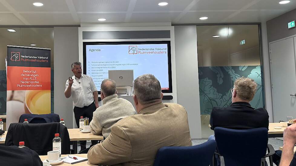Ewout Klok, nieuwe voorzitter Nederlandse Vakbond van Pluimveehouders, spreekt tijdens de algemene ledenvergadering  bij Marel in Boxmeer (NB).