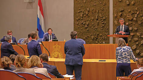 Jan Arie Koorevaar van coalitiepartij CDA kon rekenen op veel interrupties van de oppositie.