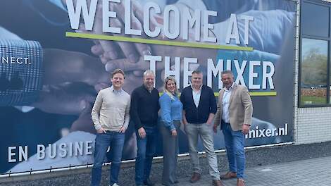 V.l.n.r. Steven Stroet, beleidsmedewerker, Bart Jan Oplaat, Desiree Feddema, Dick Schieven, Ewout Klok