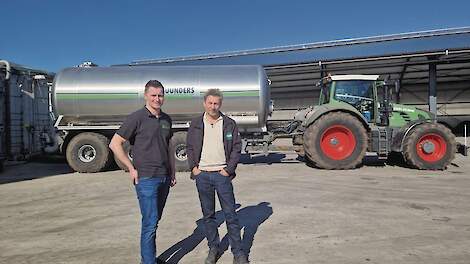 Han Kuunders en John van Paassen vormen het management van Kumac. Een vracht mineralenconcentraat wordt geladen en naar een klant gebracht.