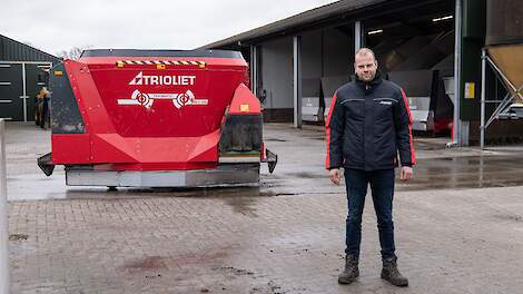 Automatisch voersysteem van Trioliet in stal bij melkvee