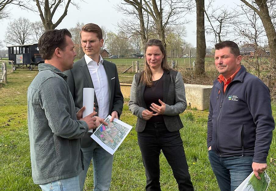 Minister Van Essen in gesprek met BoerenNatuur in Groesbeek.
