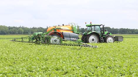 Veldspuit suikerbieten Amazone Fendt