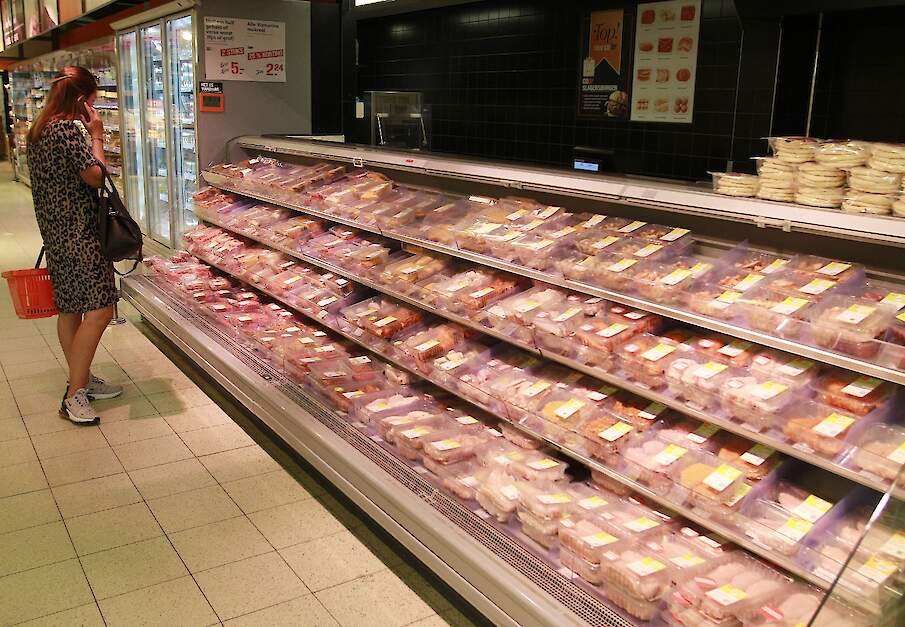 De Tweede Kamer vraagt de regering om te komen tot een wettelijke grondslag om prijsstunten met vlees tegen te gaan.