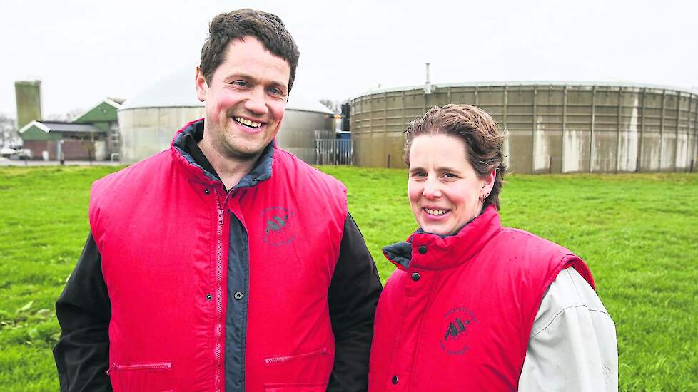 Melkveebedrijf Van Poppel met stal, mestrobots en mestvergisting