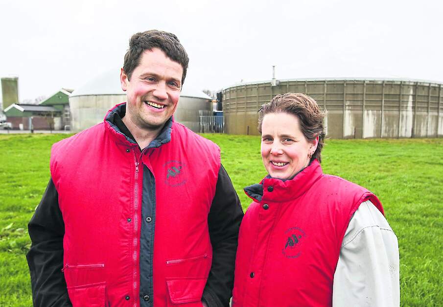 Melkveebedrijf Van Poppel met stal, mestrobots en mestvergisting