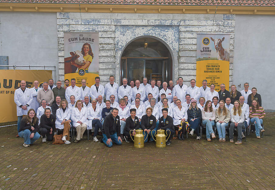 Een deel van de organisatie achter de Cum Laude Awards. Aan de witte schorten herken je de keurmeesters.