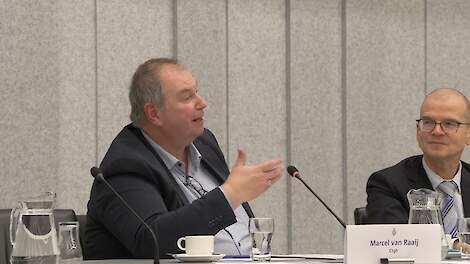 Marcel van Raaij (CTGB) en Klaus Berend (Europese Commissie) in de Tweede Kamer
