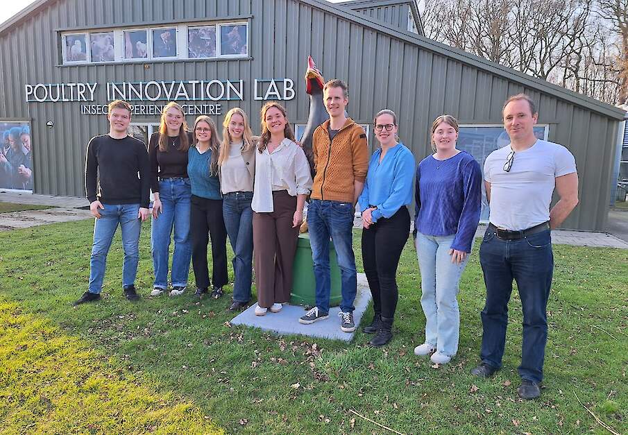 Het studententeam van Wageningen UR en betrokkenen van het Poultry Expertise Centre en Aeres MBO bij het onderzoek naar interesse in pluimveegerelateerd onderwijs.
