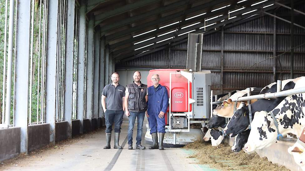 Familie van der Haar voor hun Vector voerrobot automatisch voerensysteem