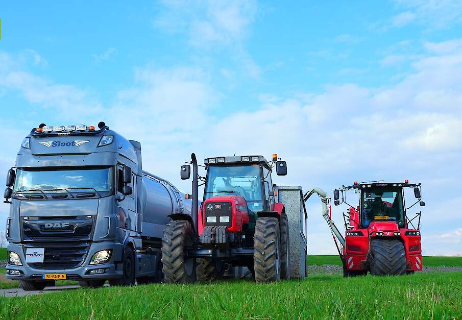 Grasland bemesten met de Vervaet van Loonbedrijf Sloot B.V.