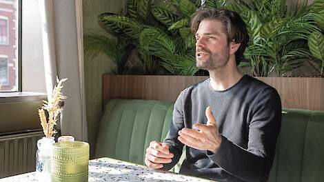 Dirk de Bekker: &bdquo;Bestrijdingsmiddelen garanderen dat een oogst lukt, maar daarmee is ook een afhankelijkheid ontstaan.&rdquo;