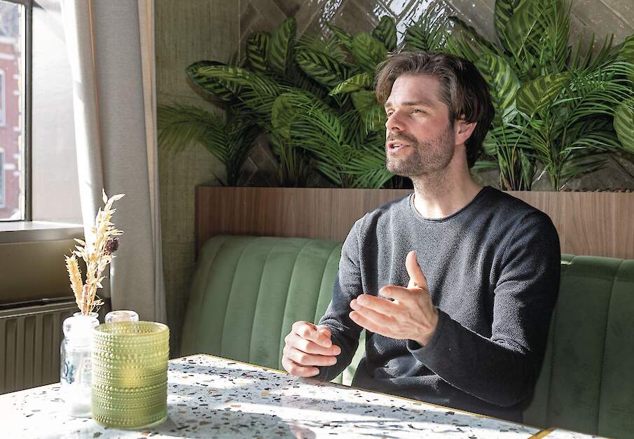 Dirk de Bekker: &bdquo;Bestrijdingsmiddelen garanderen dat een oogst lukt, maar daarmee is ook een afhankelijkheid ontstaan.&rdquo;