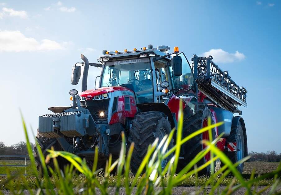 Moderne landbouw op z&rsquo;n best | Massey Ferguson 7S 210 met Horsch Leeb