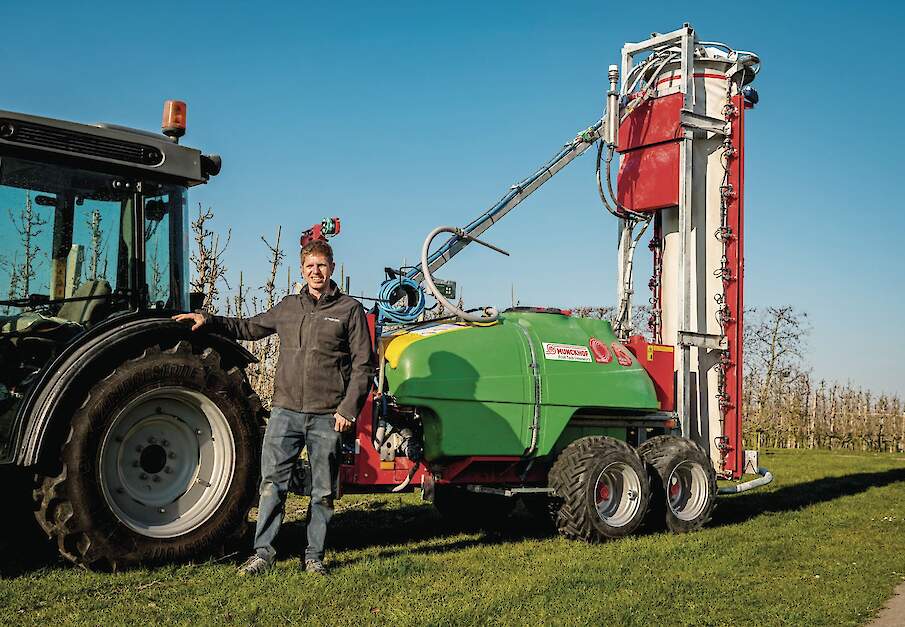 Fruitteler Arco Aarnoutse uit Kwadendamme (ZL) werkt met sensortechniek op zijn spuit.