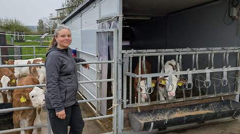 Tina profiteert van de laagdrempelige manier van contact zoeken met de serviceafdeling. "Ik vind het heel handig om gewoon een foto te kunnen sturen via WhatsApp."