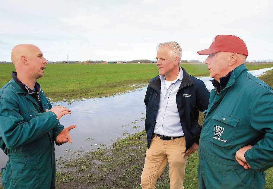 Niels (links) en Klaas (rechts) Rodenburg en Frank de Wit (midden): &bdquo;We merken dat steeds meer &aacute;ndere partijen zich met het ANLb gaan bemoeien, zoals de politiek en maatschappij.&rdquo;