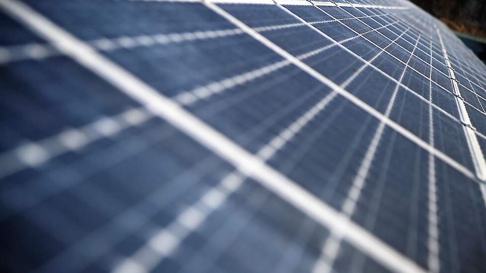 Gemeente Oost Gelre gaat nog tot oktober 2027 wachten met het intrekken van de vergunning van het zonnepark aan de Hegemansweg in Zwolle, nabij Groenlo