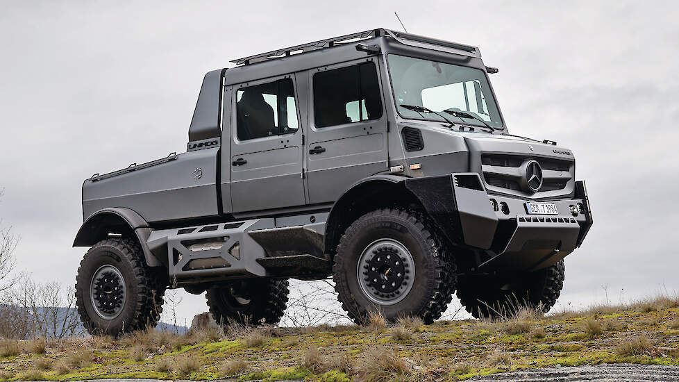 In het matgrijs oogt de Unimog stoer. Hellgeth Engineering is er in geslaagd de robuustheid van het ontwerp overeind te houden.