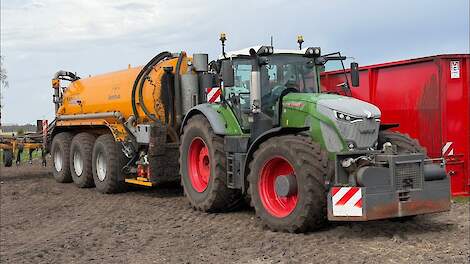Fendt 942 Vario met Veehuis Tridem 26,5 kuub mesttank -loonbedrijf Kamst