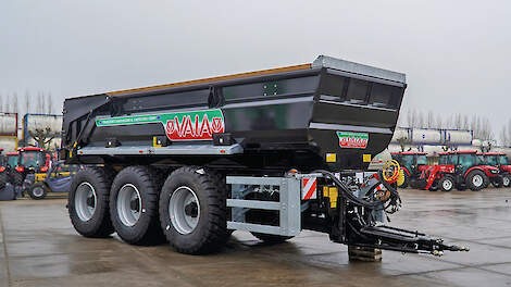 Trekkerweb zet nieuwe machines op een rij, van Steyr en Massey Ferguson tot een hybride verreiker en een gronddumper van Vaia.