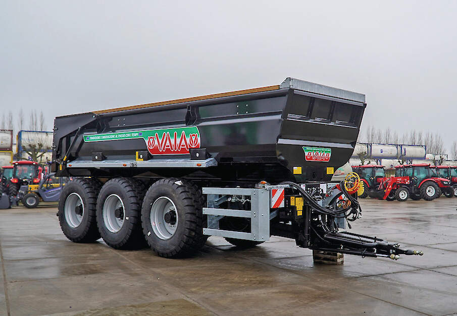 Trekkerweb zet nieuwe machines op een rij, van Steyr en Massey Ferguson tot een hybride verreiker en een gronddumper van Vaia.