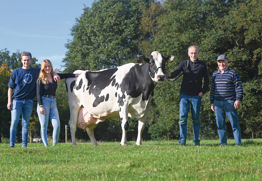 Langemeins Jantje 129 in 2022 met v.l.n.r. Steven, Mari&euml;lle, Gerrit en Steven Koopman.