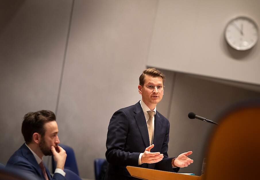 Minister Jaimi van Essen in debat