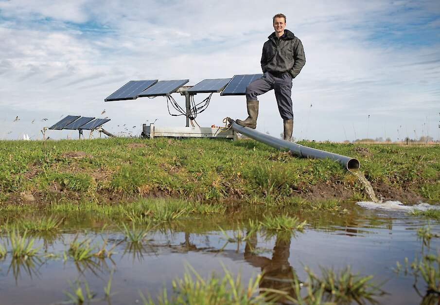Aldert de Boer bij zijn plasdras