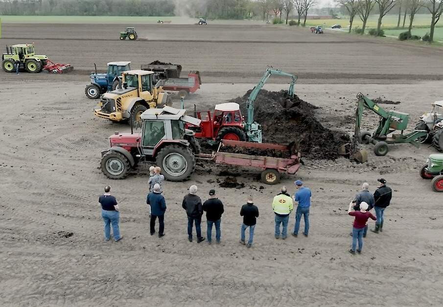 Vaste mest verspreiden tijdens oldtimer-/ youngtimer werkdag in Meddo
