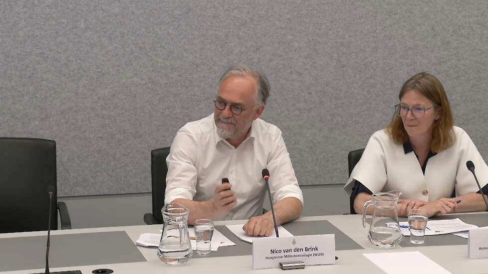 Nico van den Brink en Martina Vijver presenteren hun bevindingen