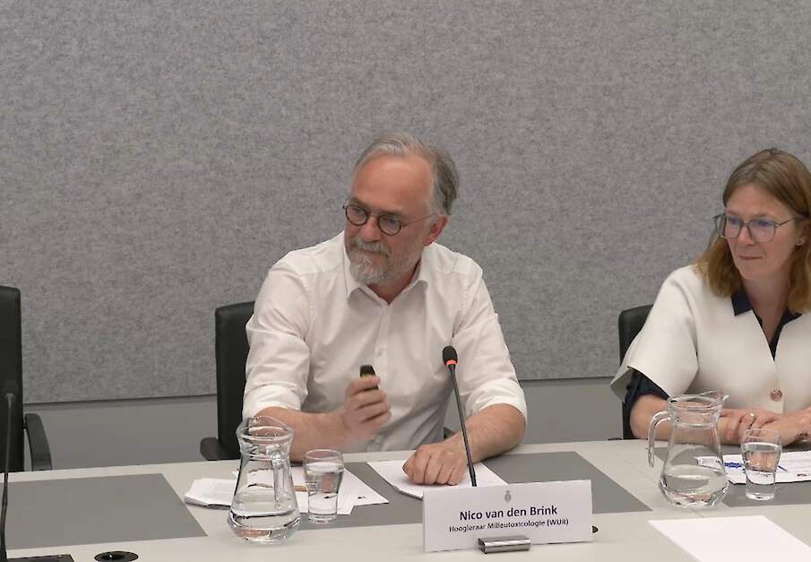 Nico van den Brink en Martina Vijver presenteren hun bevindingen