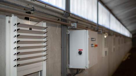 &bdquo;Het sluiten van luchtinlaatventielen aan &eacute;&eacute;n zijde bij harde wind kan al helpen om de insleep van opgewaaid, besmet materiaal te beperken", stelt Francisca Velkers.